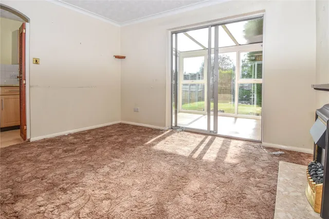 Photo 3 — Mayfield Close, Catshill, Bromsgrove, B61 0NR