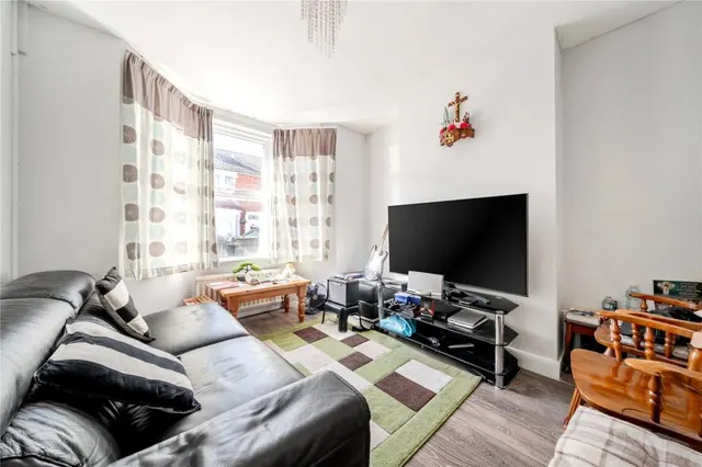 Rosebery Street, Swindon, SN1, photo 2