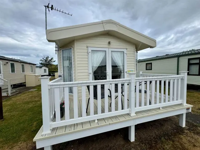 Shore Road, LL19, photo 1