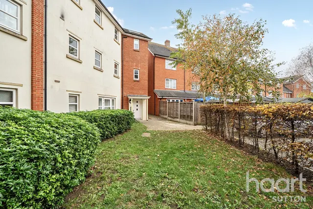 Mitcham, CR4, photo 3