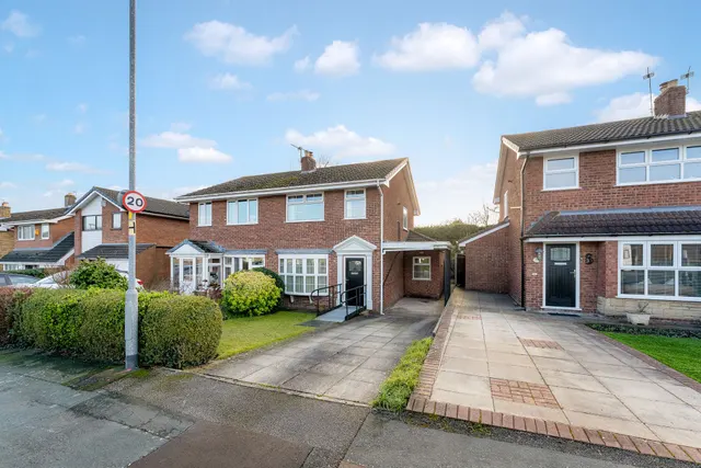 Alderton Drive, Ashton-In-Makerfield, Wigan, Wigan, WN4 9LG, photo 1