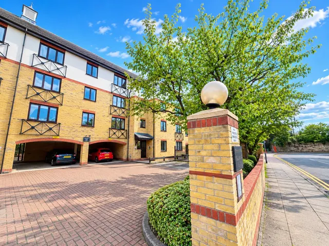 Viersen Platz, Peterborough, PE1, photo 1