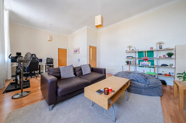 Stoneleigh Court, Shadwell, LS17, photo 2