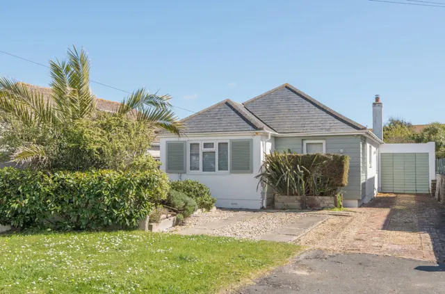 Garden Avenue, Bracklesham Bay, PO20, photo 1