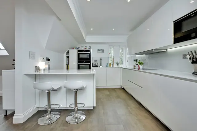 Ockham Lane, Cobham, KT11, photo 3