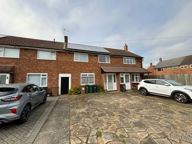 Hatch Gardens, Tadworth, KT20 5LE, photo 1