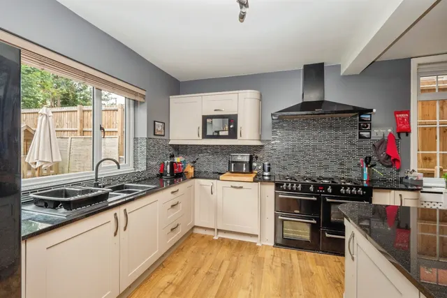 Rodwell Avenue, Weymouth, DT4, photo 2