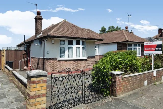 Strafford Avenue, Ilford, IG5, photo 1