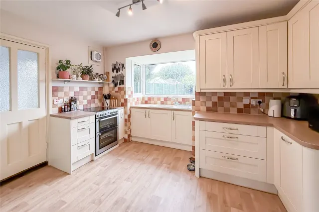 Elm Avenue, Caddington, LU1, photo 2