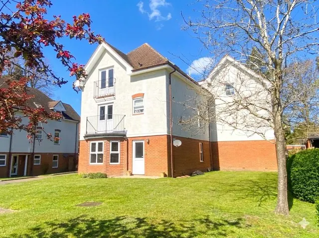 Heatherley Road, Camberley, GU15, photo 1
