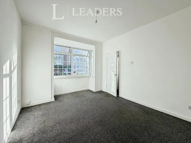 Queens Road, North End, PO2, photo 3
