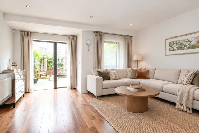 Elbe Street, Fulham, SW6, photo 1