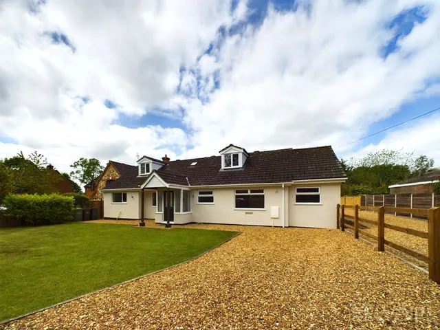 Marlpit Road, Thompson, IP24, photo 1