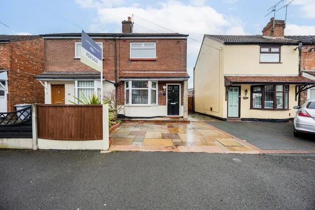 2 bedroom house — Stoneley Avenue, Crewe