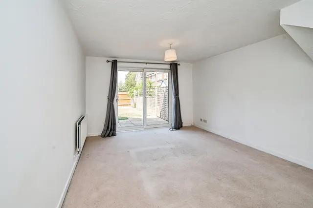 Photo 3 — Friarscroft Way, Aylesbury