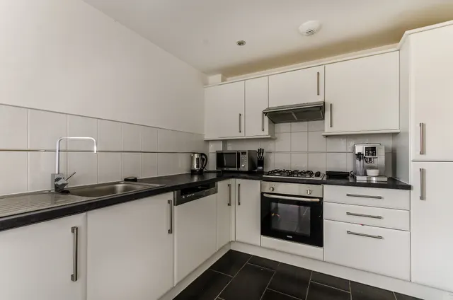 Photo 2 — 6 Hanah House, 150 Maryland Street, London