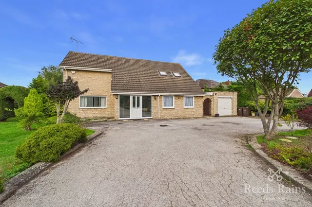 Doncaster Road, Carlton-in-Lindrick, Nottinghamshire, S81, photo 1