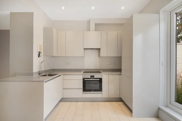 Acton, W3, photo 3