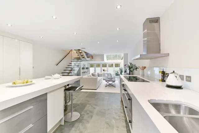 Photo 3 — Abingdon Road, London, W8