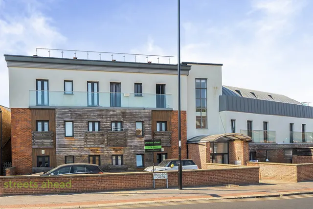 Woodside Green, London, SE25, photo 1