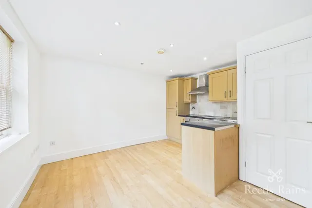Photo 3 — Beech Hill Road, Sheffield, S10