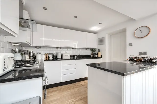 Photo 3 — Chestnut Road, Twickenham, TW2 5QZ