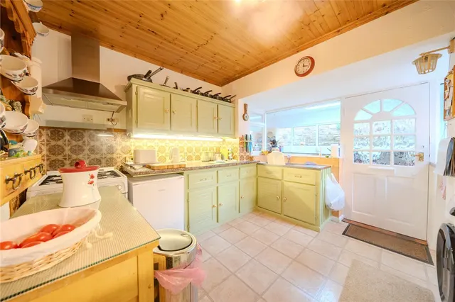 Priesthorpe Road, Farsley, LS28, photo 3