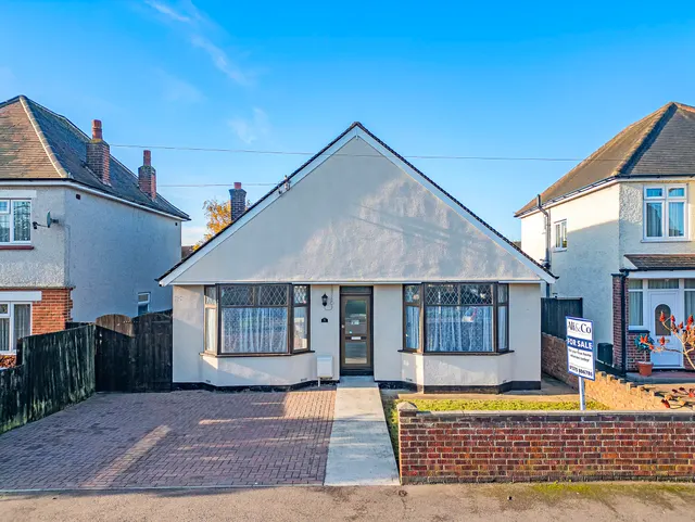 Photo 3 — Heathview Road, Grays, Essex, RM16 2RS