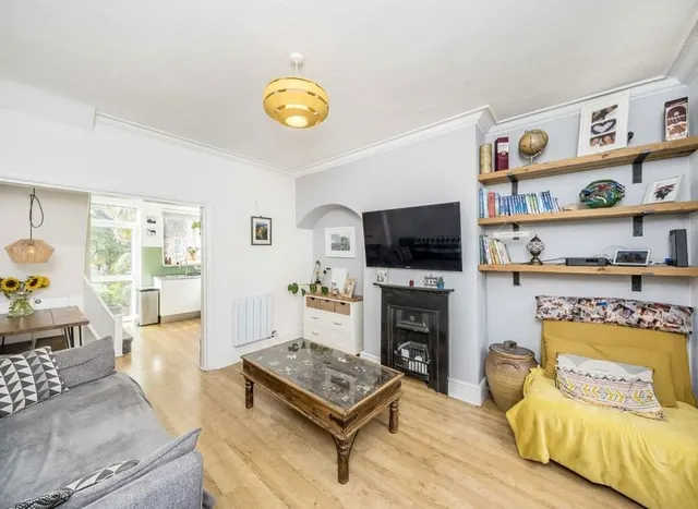 Photo 3 — Cowick Road, Tooting, SW17