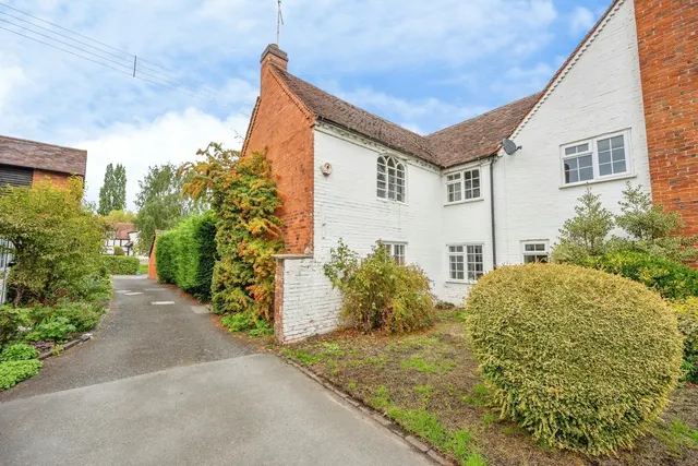 Arrow, Alcester, B49, photo 1