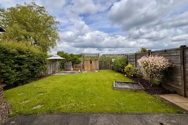 Meadowfield Close, Glossop, photo 2