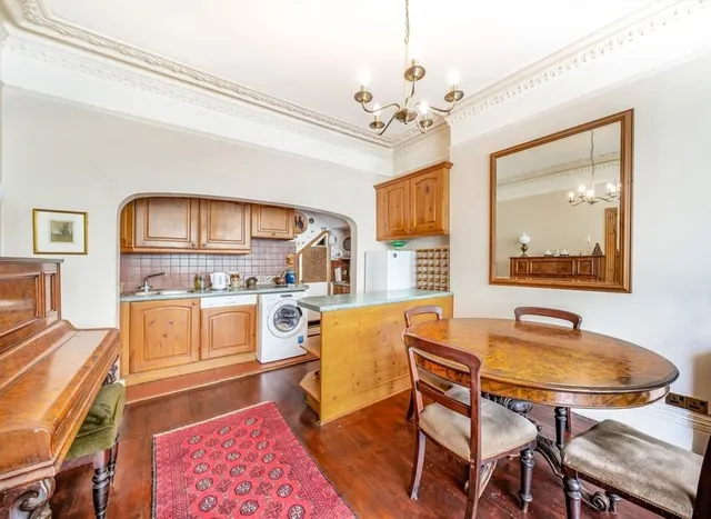 Photo 3 — Cromwell Avenue, Highgate, N6