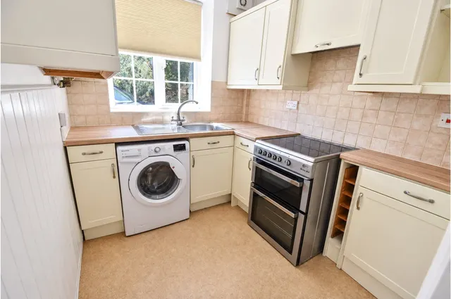 Condor Court, Guildford, GU2, photo 3