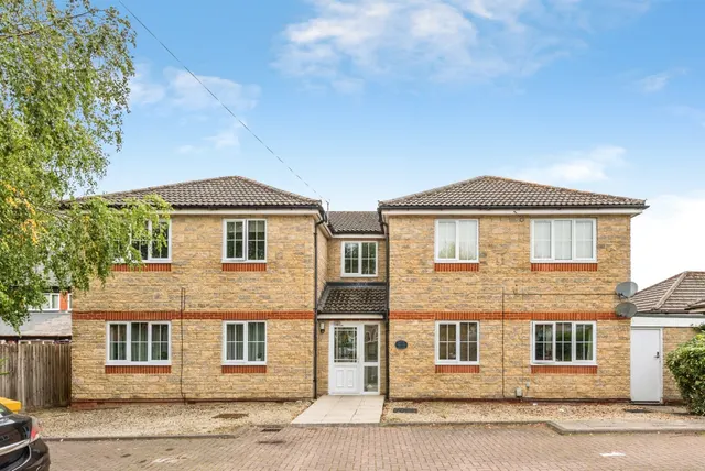 Cheney Manor Road, Swindon, SN2, photo 1