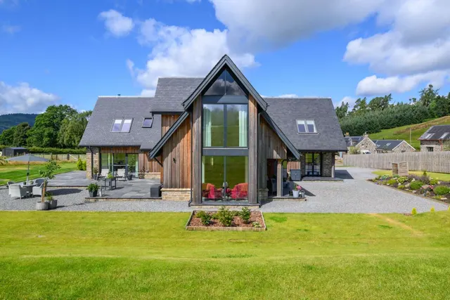 Photo 2 — Stravaig, Dungarthill, Dunkeld, Perth and Kinross, PH8 0JF
