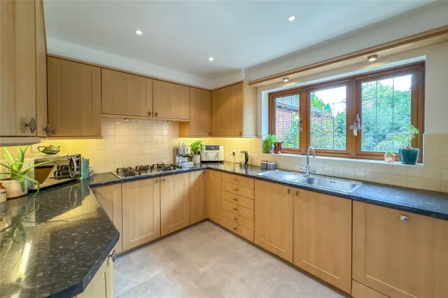Photo 2 — Carpenders Close, Harpenden, Hertfordshire, AL5 3HN