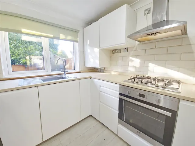 Douglas Road, Hornchurch, RM11, photo 3