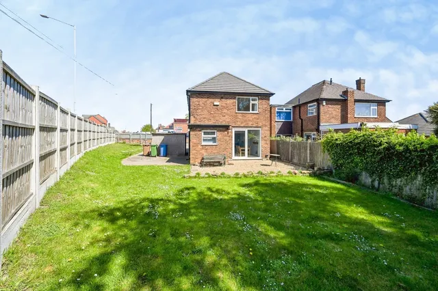 Photo 2 — Hermitage Avenue, Mansfield, Nottinghamshire, NG18