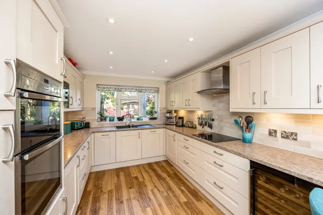 Corunna Drive, Horsham, RH13, photo 2
