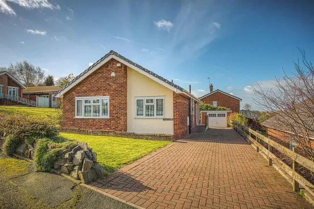 Hillsdale Road, Winshill, photo 1