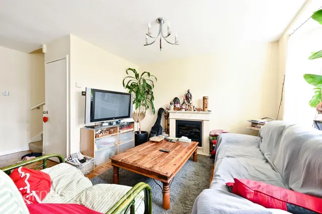 Photo 2 — Spinney Close, New Malden