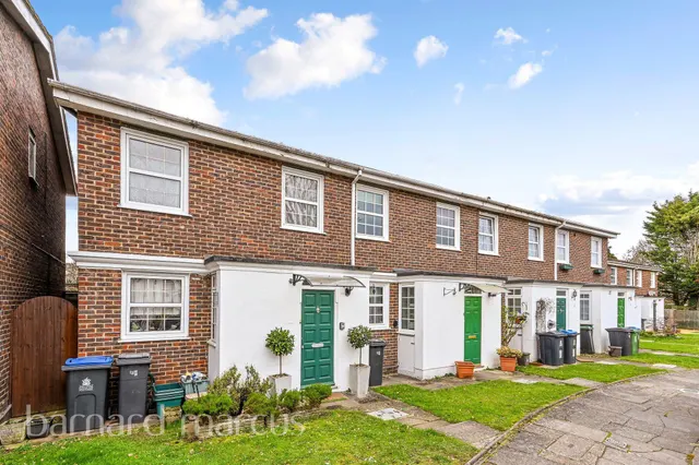 Spinney Close, New Malden, photo 1