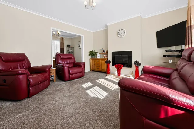 Beecroft Way, Dunstable, photo 2