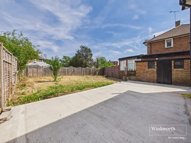 Baird Close, Kingsbury, London, NW9, photo 1