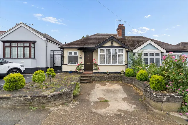 Parkside Avenue, Romford, RM1, photo 1