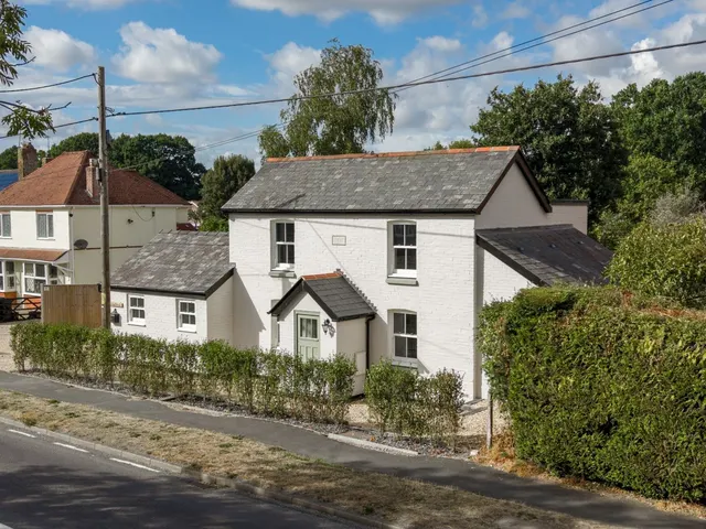 Southampton Road, Cadnam, SO40, photo 1