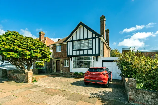 George V Avenue, Worthing, BN11, photo 1