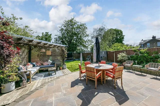 St. Georges Road, Feltham, TW13, photo 3
