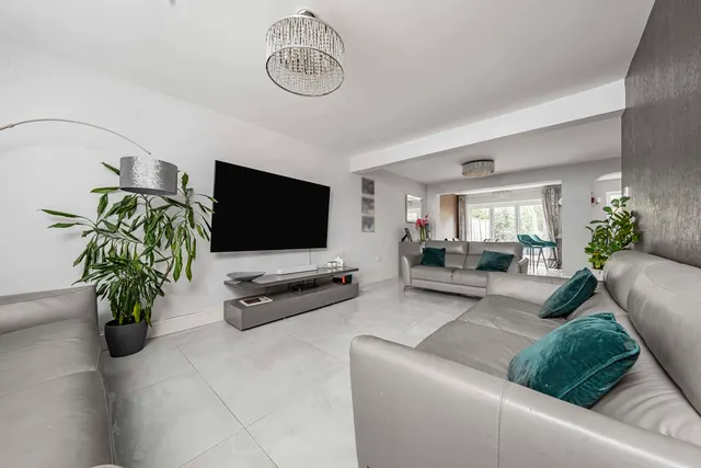 Photo 2 — Hercies Road, Hillingdon