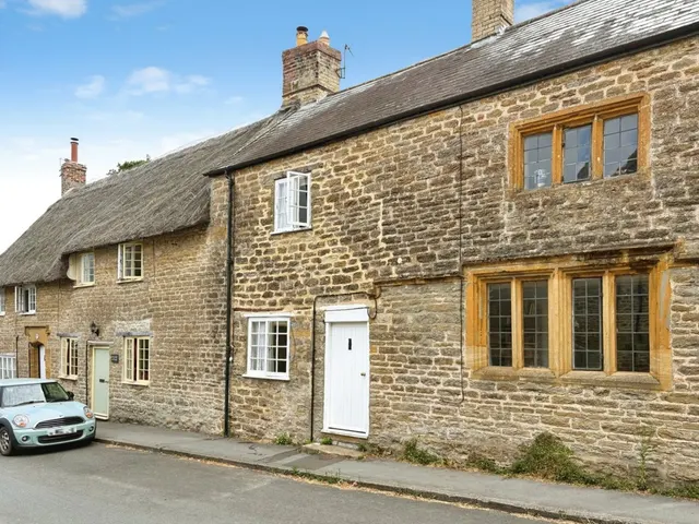 The High Street, Yetminster, DT9, photo 1